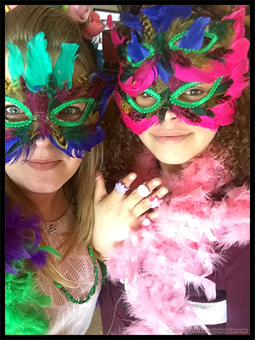 mindy-kayla-small-border-aafbt